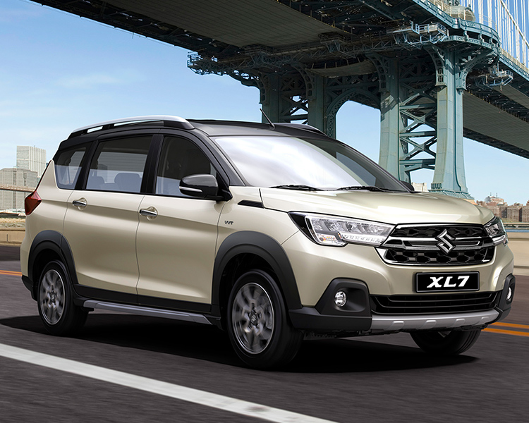 Mobil Suzuki New XL7 Hybrid